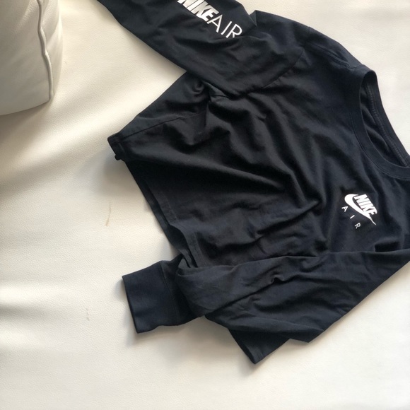 Nike crop top. - Picture 2 of 2